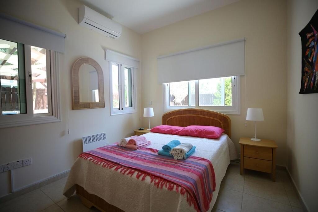 Unique Beach Luxurious Villas Айя Напа Екстериор снимка