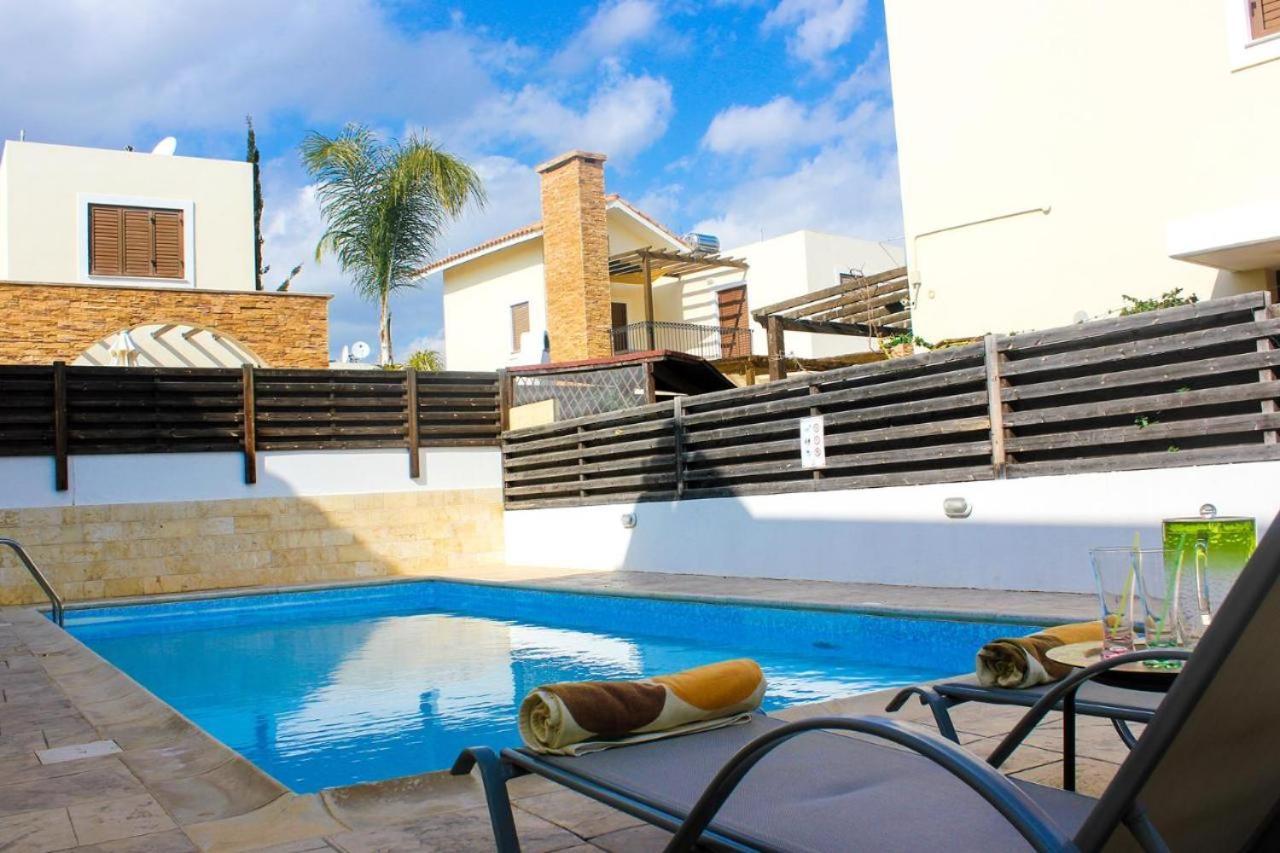 Unique Beach Luxurious Villas Айя Напа Екстериор снимка