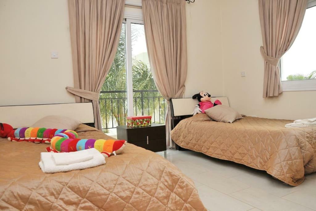 Unique Beach Luxurious Villas Айя Напа Екстериор снимка