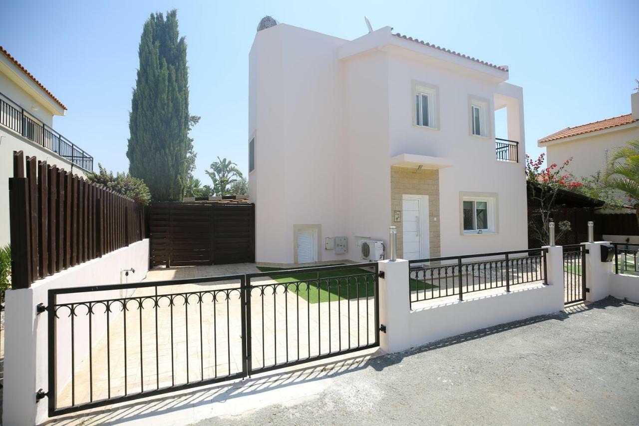 Unique Beach Luxurious Villas Айя Напа Екстериор снимка